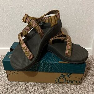 NIB Chaco z cloud adjustable strap cushioned sandal size 7